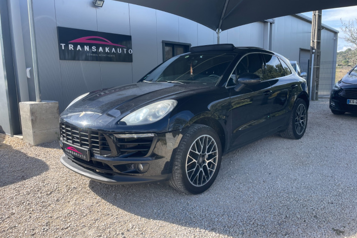 PORSCHE MACAN